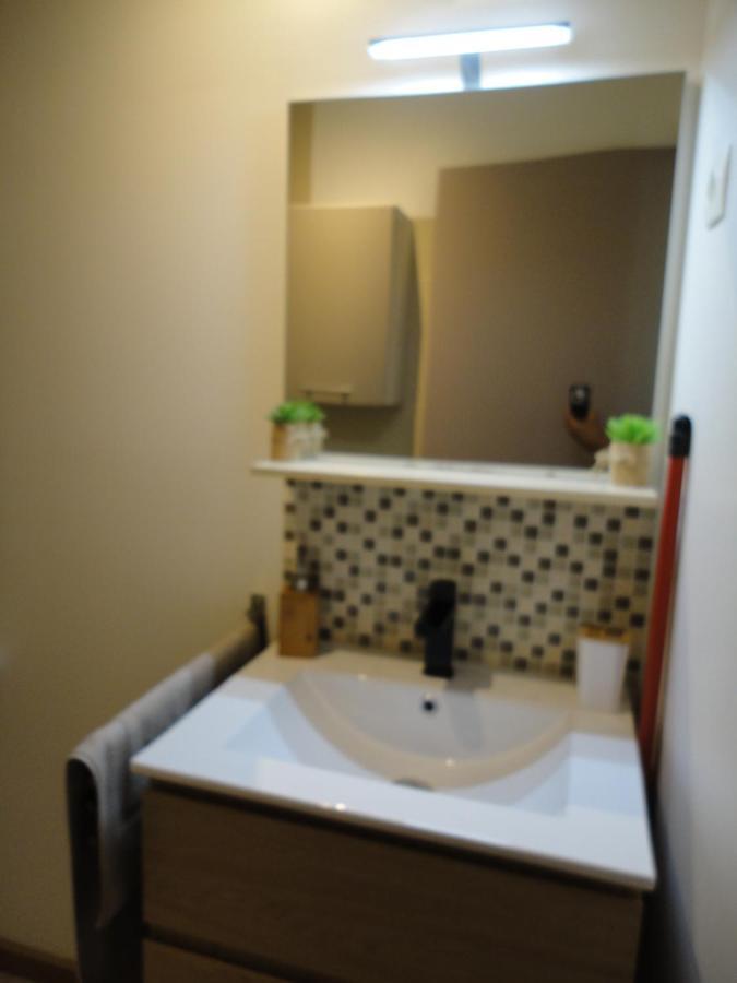 Joli Appartement Dans Village Calme En Provence Les Mees Luaran gambar