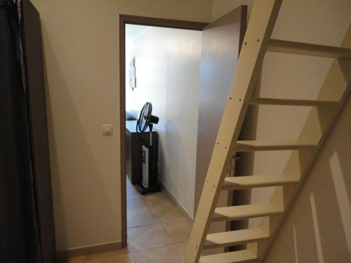 Joli Appartement Dans Village Calme En Provence Les Mees Luaran gambar